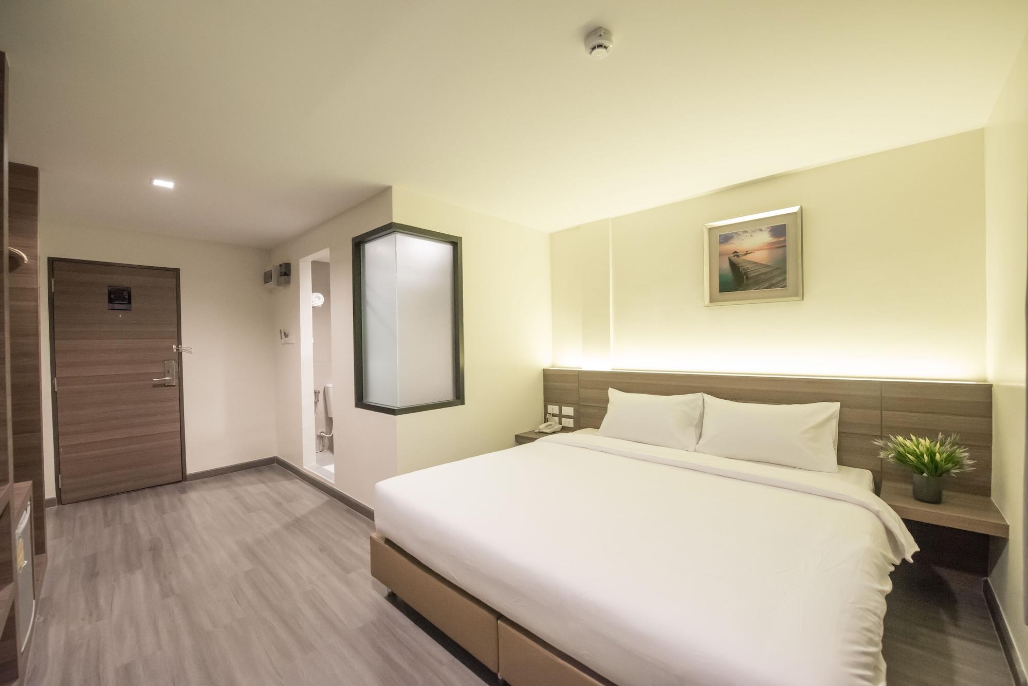 Sovereign Group Hotel At Pratunam Бангкок Экстерьер фото